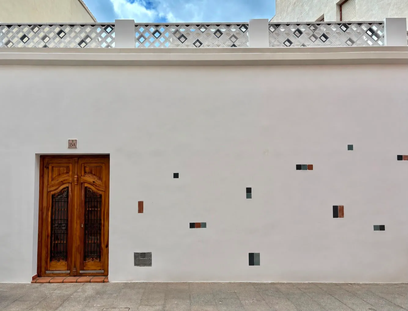 patio central, arcos nuevos, luz de mañana