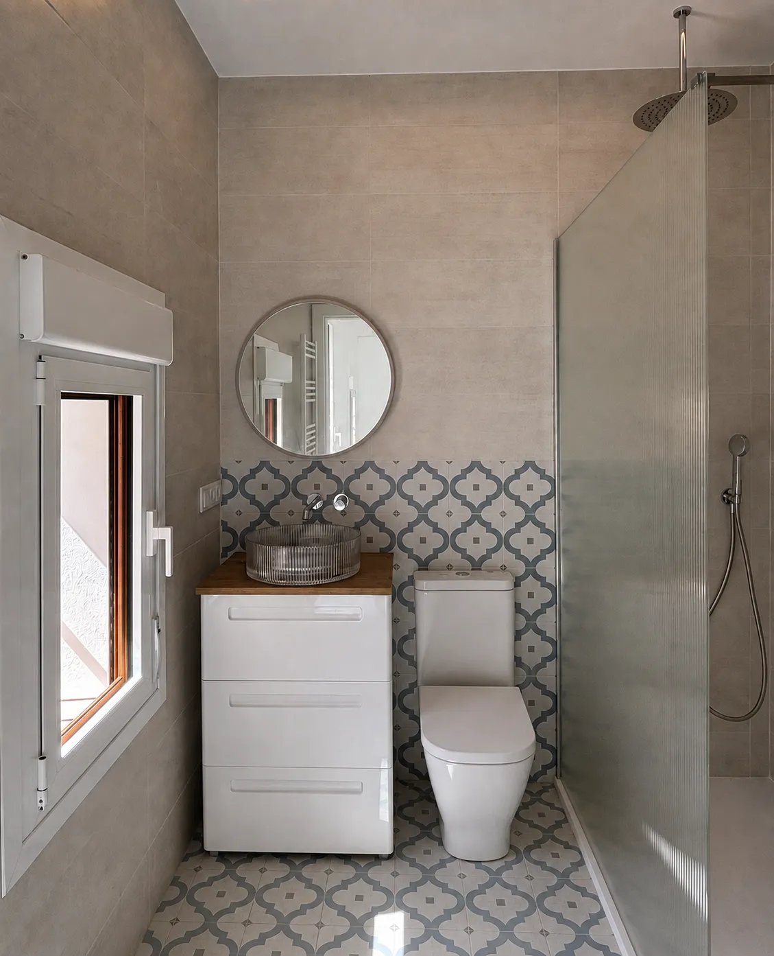 baño, azulejo hidráulico y ducha a ras de suelo