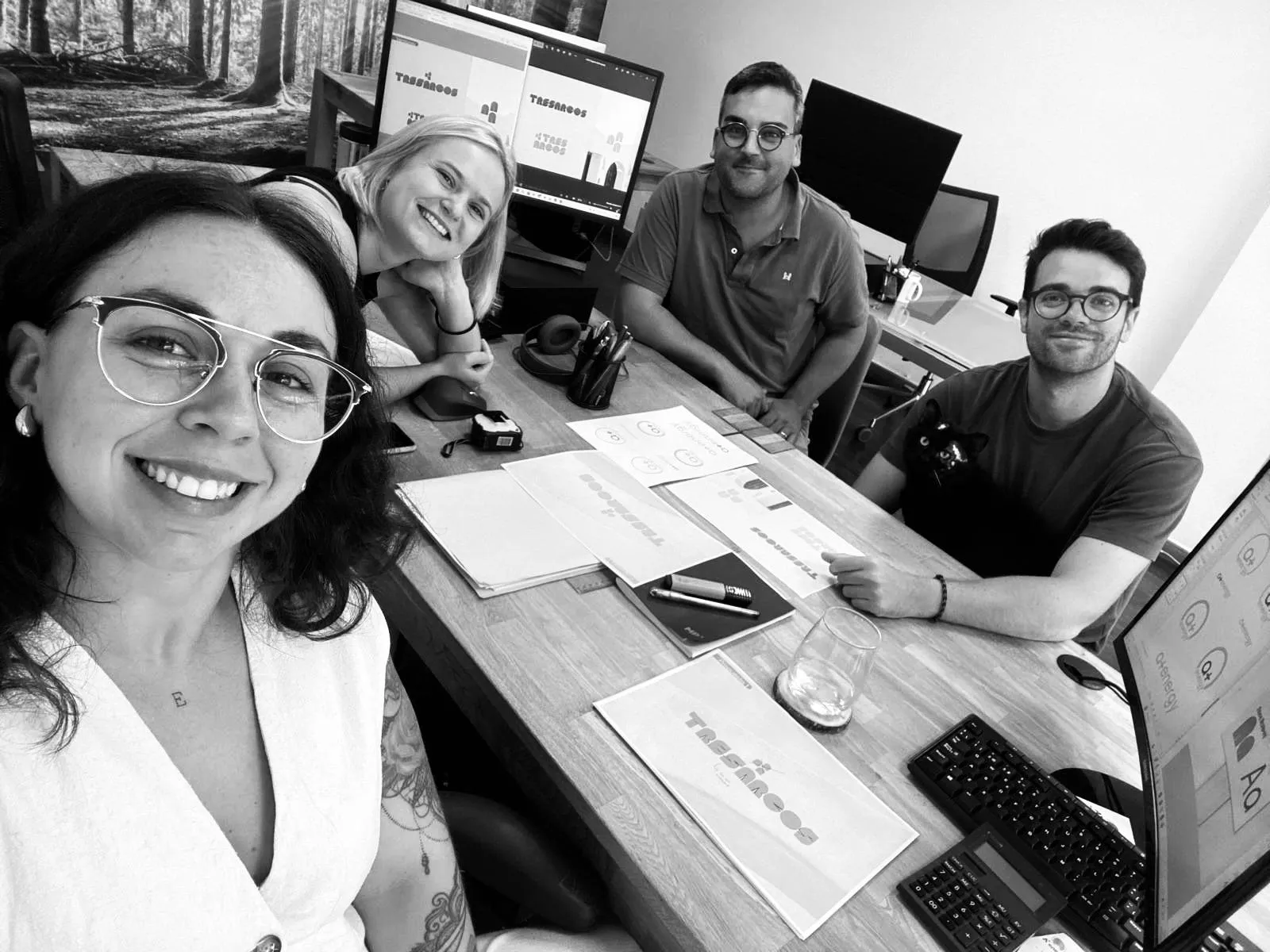 El equipo de Tresarcos al completo — los cuatro — en el estudio de Calpe