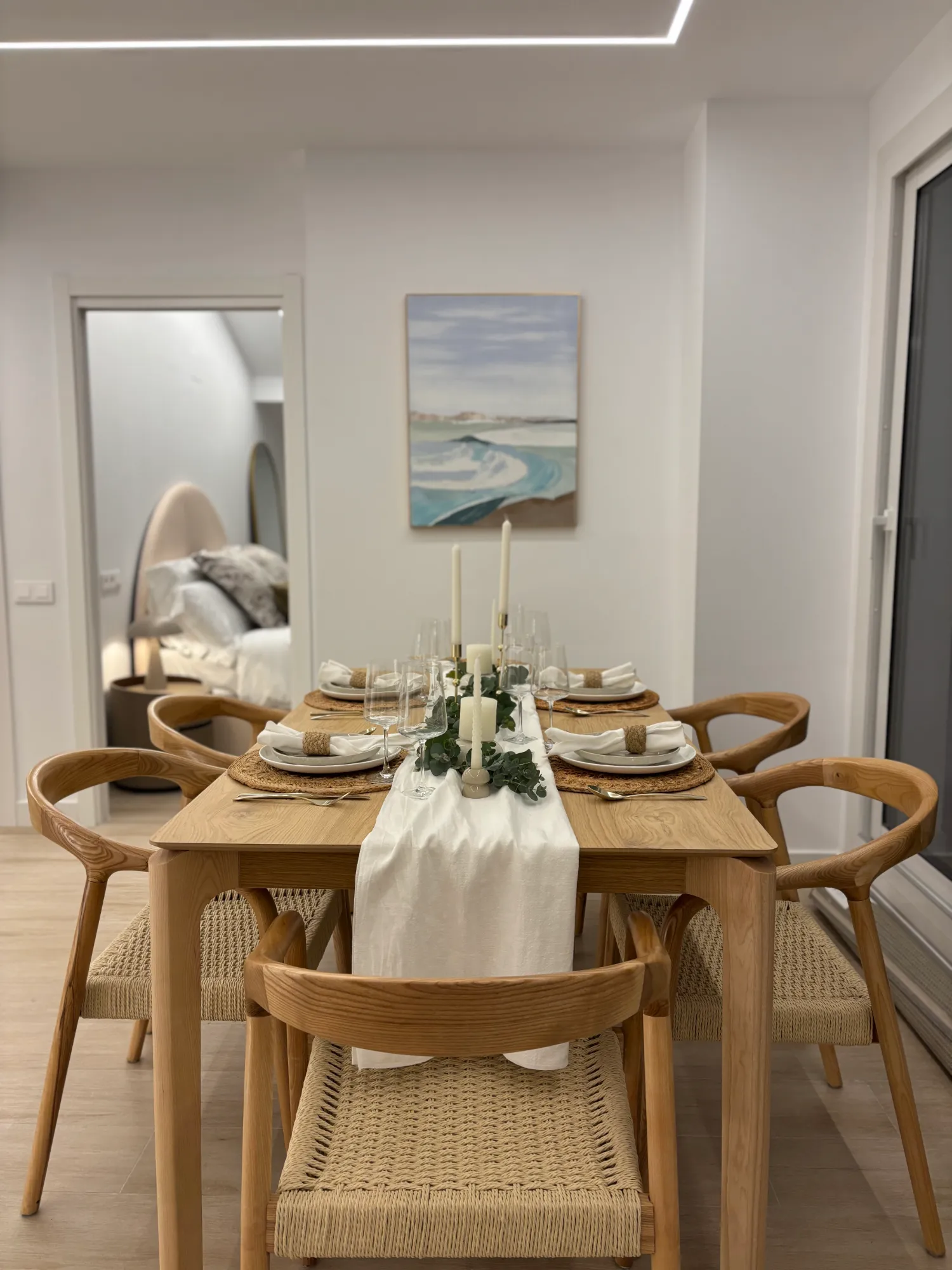 comedor, mesa de roble puesta
